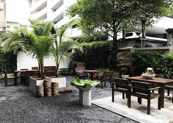 Yim Yam & Garden Albergue *